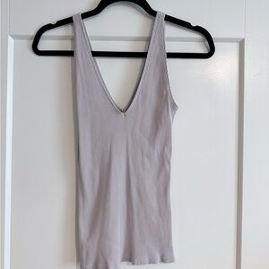 Express Ribbed V-Neck Tank Top - Lavender Gray